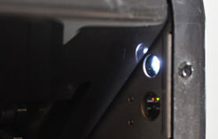LED подсветка помогает в работе при расположении робота под барной стойкой.